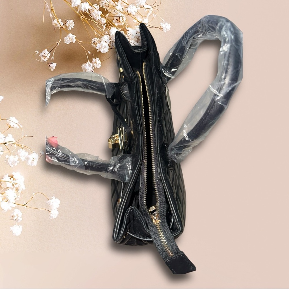 Badgley Mischka NWT Elegant Black Quilted Handbag - $159 Retail - Picture 4 of 10